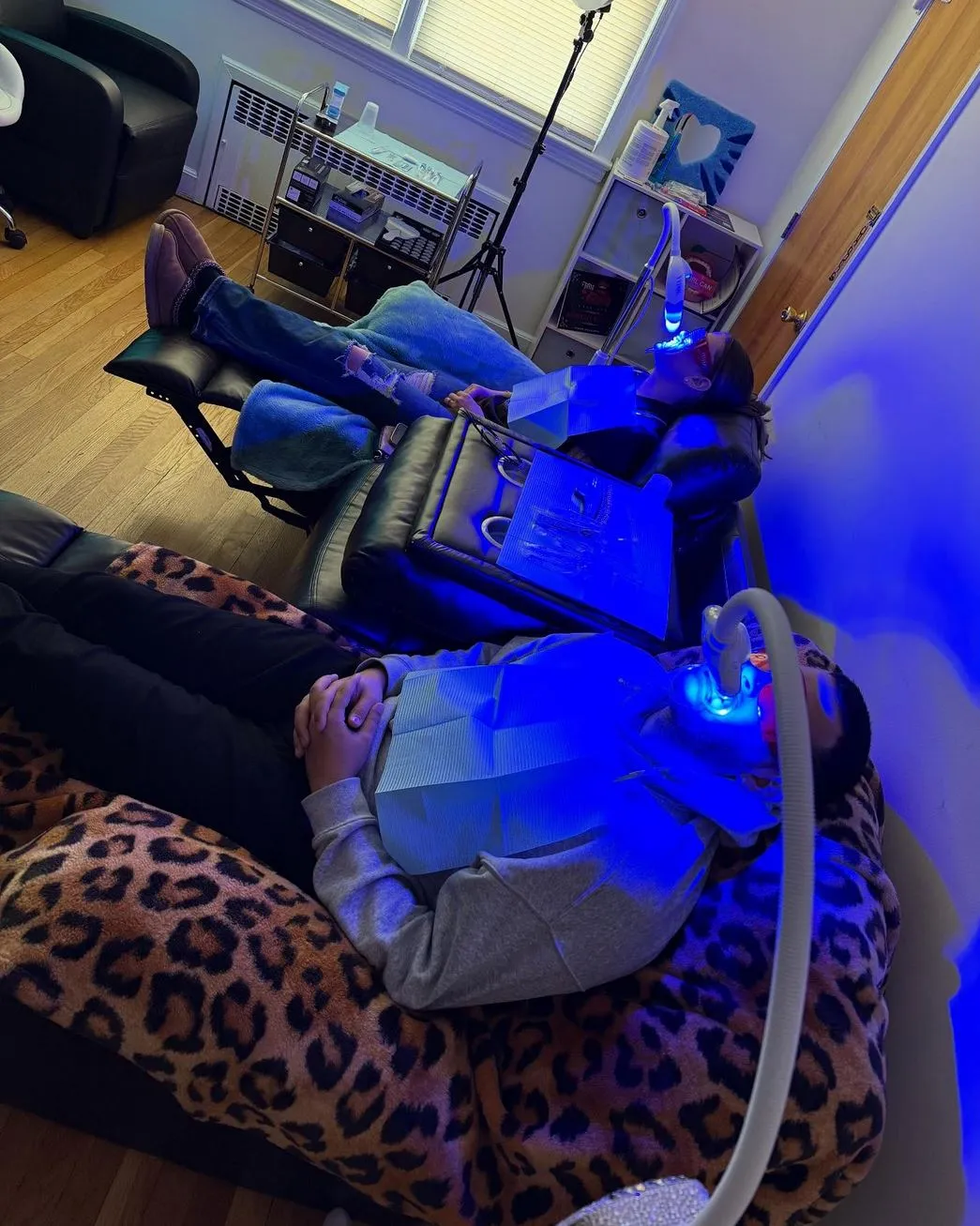 Kankens Australia | What Do Dentists Use to Whiten Teeth? Whitening Table, Dental vs. Non-Dental Options